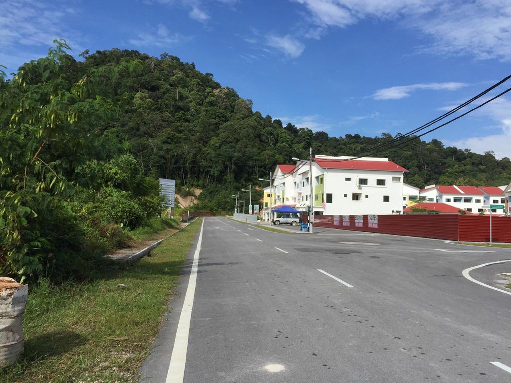 Monster Homes Kampong Sungai Udang Exterior photo